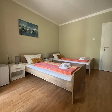 Adrian's House By Max Gastro Bed & Breakfast 3*